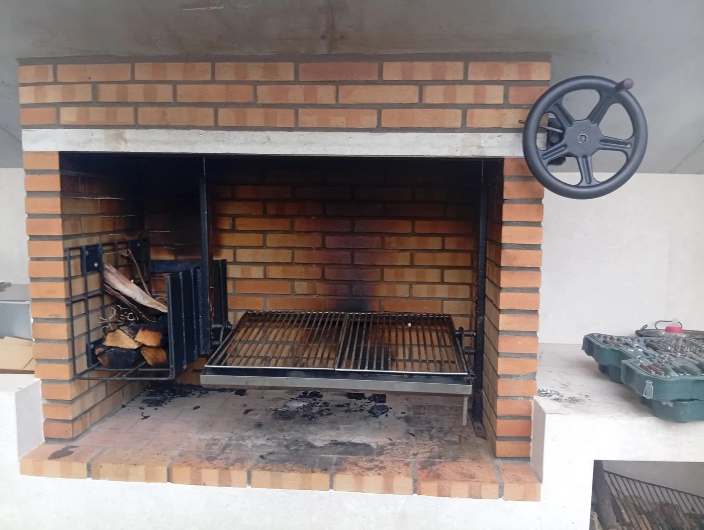 Burdinazko parrilla barbakoarako — Sutegi Burni Lanak